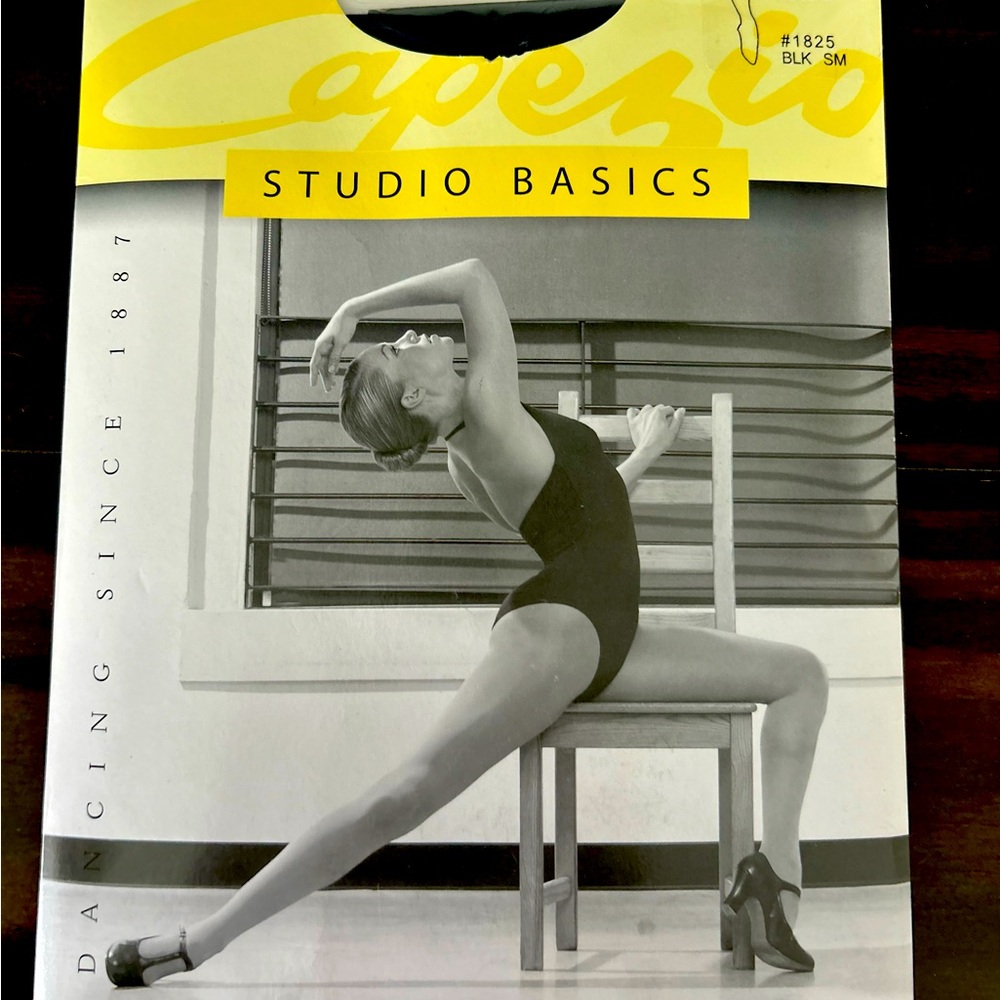 Capezio Matt semi opaque footed tights. black. Small